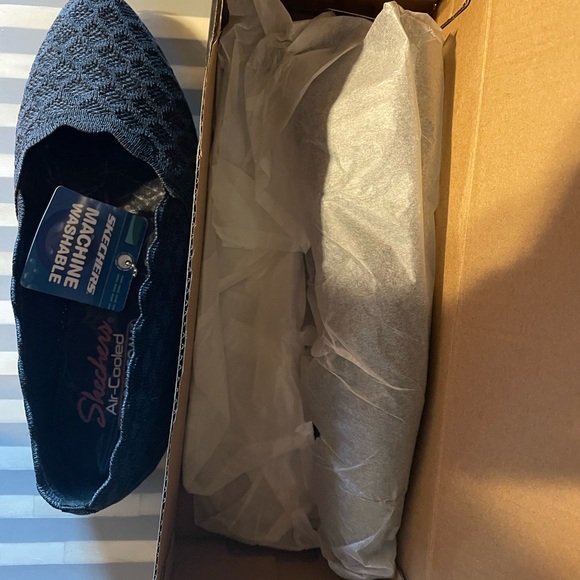 New Skechers Women's Cleo Newford Scalloped Knit Skimmer. Size 7.5 brand new! - Picture 2 of 4